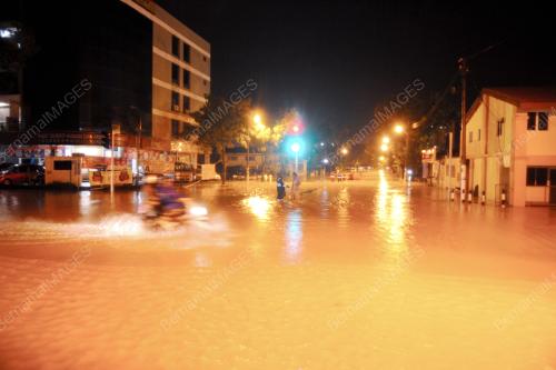 PG08_07112016_BANJIR_JALAN
