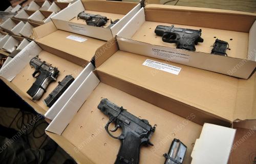 PG08_07122017_PISTOL_POLIS