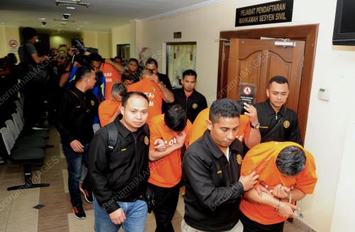 PG08_09052017_SPRM_MAHKAMAH