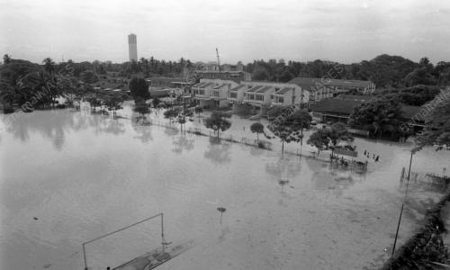 PG08_09072015_BANJIR_KILAT