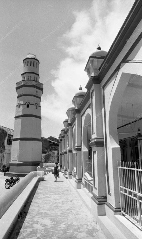 PG08_09072015_MASJID_ROBOH