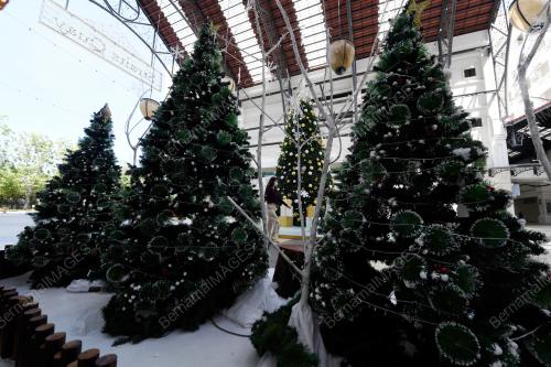 PERHIASAN HARI NATAL