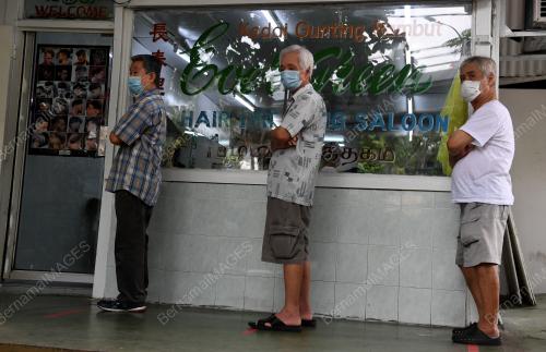 KEDAI GUNTING RAMBUT BEROPERASI