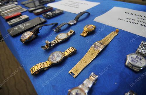 PG08_10102018_JAM_TANGAN