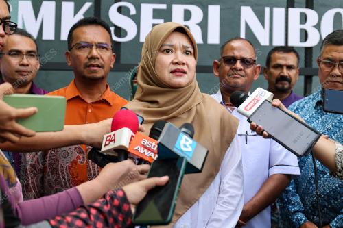 FADHLINA SIDEK