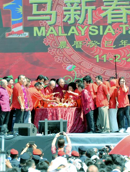 PG08_11022013_PM-CNY