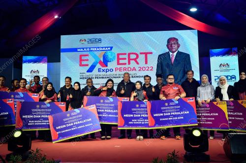 DATUK SERI MAHDZIR KHALID