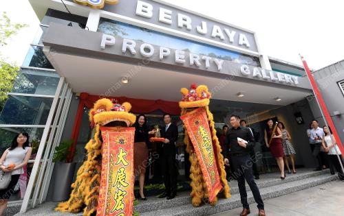 PG08_12102017_BERJAYA_BN201710118182