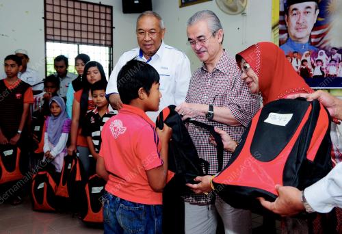 PG08_12122012_PAK_LAH_BANTUAN