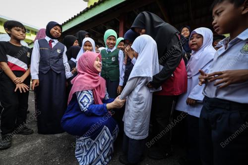 FADHLINA SIDEK
