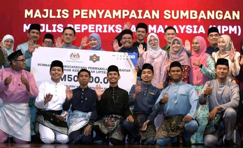 FADHLINA SIDEK