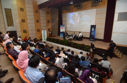 TUN DAIM ZAINUDDIN