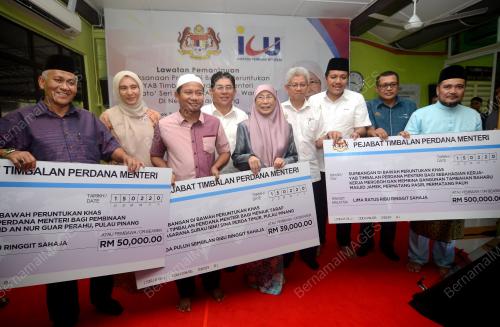 DATUK SERI DR WAN AZIZAH WAN ISMAIL