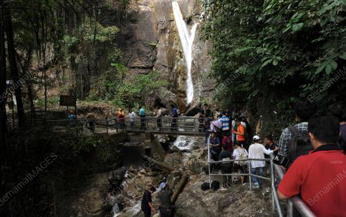 PG08_15042016_MEDIA_AIR_TERJUN