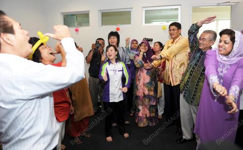 SENAMAN KETAWA