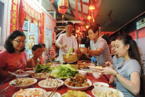 PG08_18022015_MAKAN_MALAM