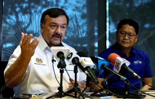 DATUK SERI AMIR HAMZAH AZIZAN