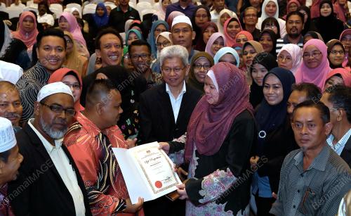PG08_19032019_MENTERI_SIJIL_BN201903183702