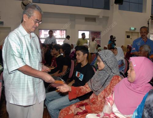 TUN ABDULLAH AHMAD BADAWI