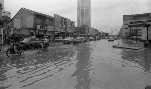 PG08_22062015_BANJIR