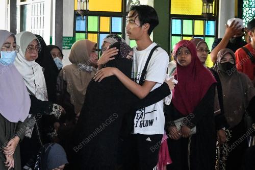 JENAZAH LIMA SEKELUARGA