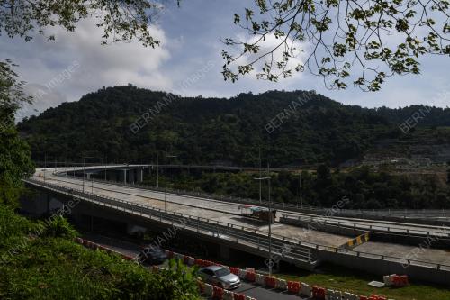 LEBUHRAYA BERKEMBAR BUKIT KUKUS