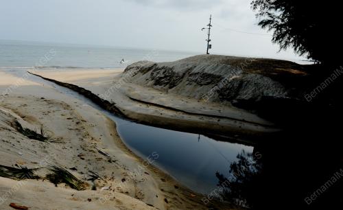 PG08_25042016_SUNGAI_PENCEMARAN