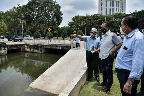 DATUK SERI REEZAL MERICAN NAINA MERICAN