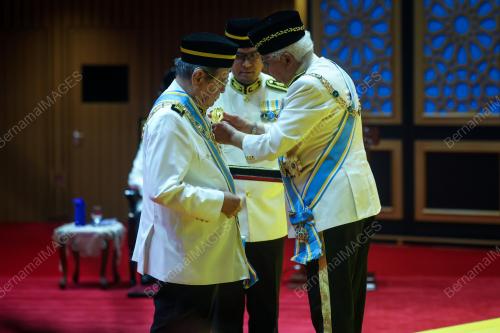 TUN AHMAD FUZI ABDUL RAZAK