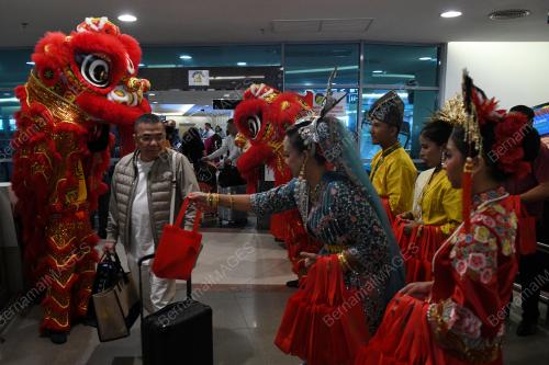 TARIAN SINGA SAMBUT PELANCONG