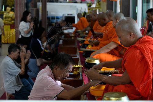 BUDDHA_WESAK