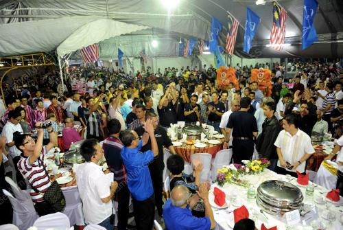 PG09_01092012_MAKAN_MALAM