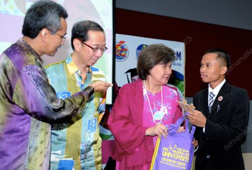 SELANGKAH KE UNIVERSITI