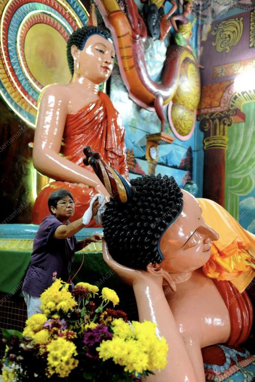 PG09_02052012_BUDDHA_WESAK