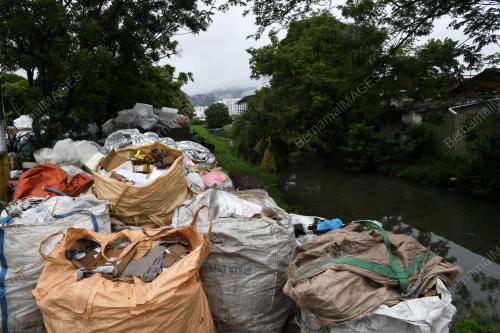 LONGGOKAN SAMPAH