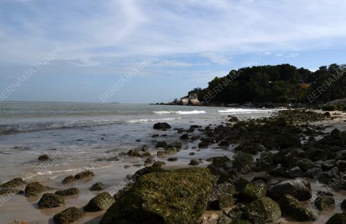 PANTAI BATU FRRINGHI