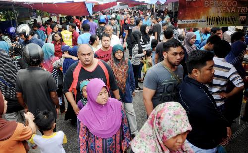 PG09_06062016_ORANG_RAMAI
