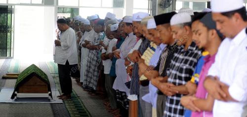 PG09_06102015_JENAZAH_SEMBAHYANG