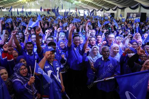 DATUK SERI REEZAL MERICAN NAINA MERICAN