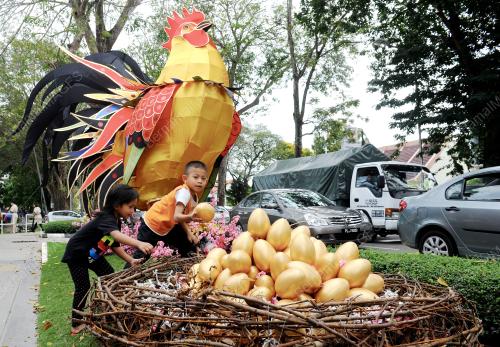 PERHIASAN TAHUN BARU CINA