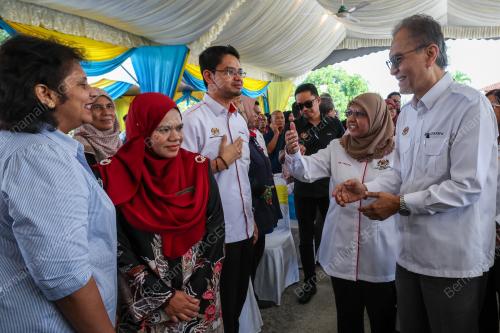 DATUK SERI DR DZULKEFLY AHMAD
