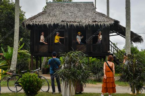 CUTI PERSEKOLAHAN DI KAMPUNG AGONG