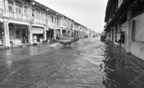 PG09_09072015_BANJIR