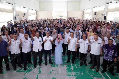 FADHLINA SIDEK