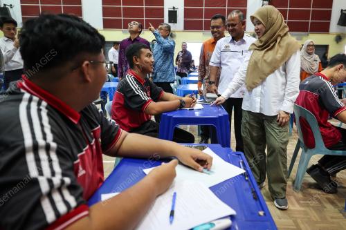 FADHLINA SIDEK