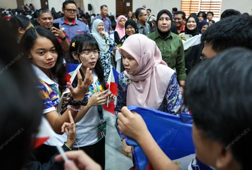 FADHLINA SIDEK