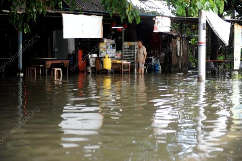 PG09_13052017_KEDAI_BANJIR
