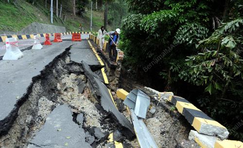 PG09_14102016_JALAN_RUNTUH