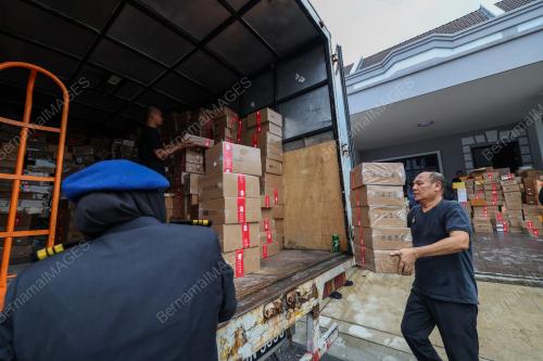 BARANG BERJENAMA TIRUAN