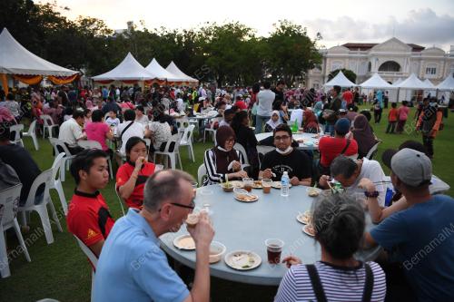 RUMAH TERBUKA